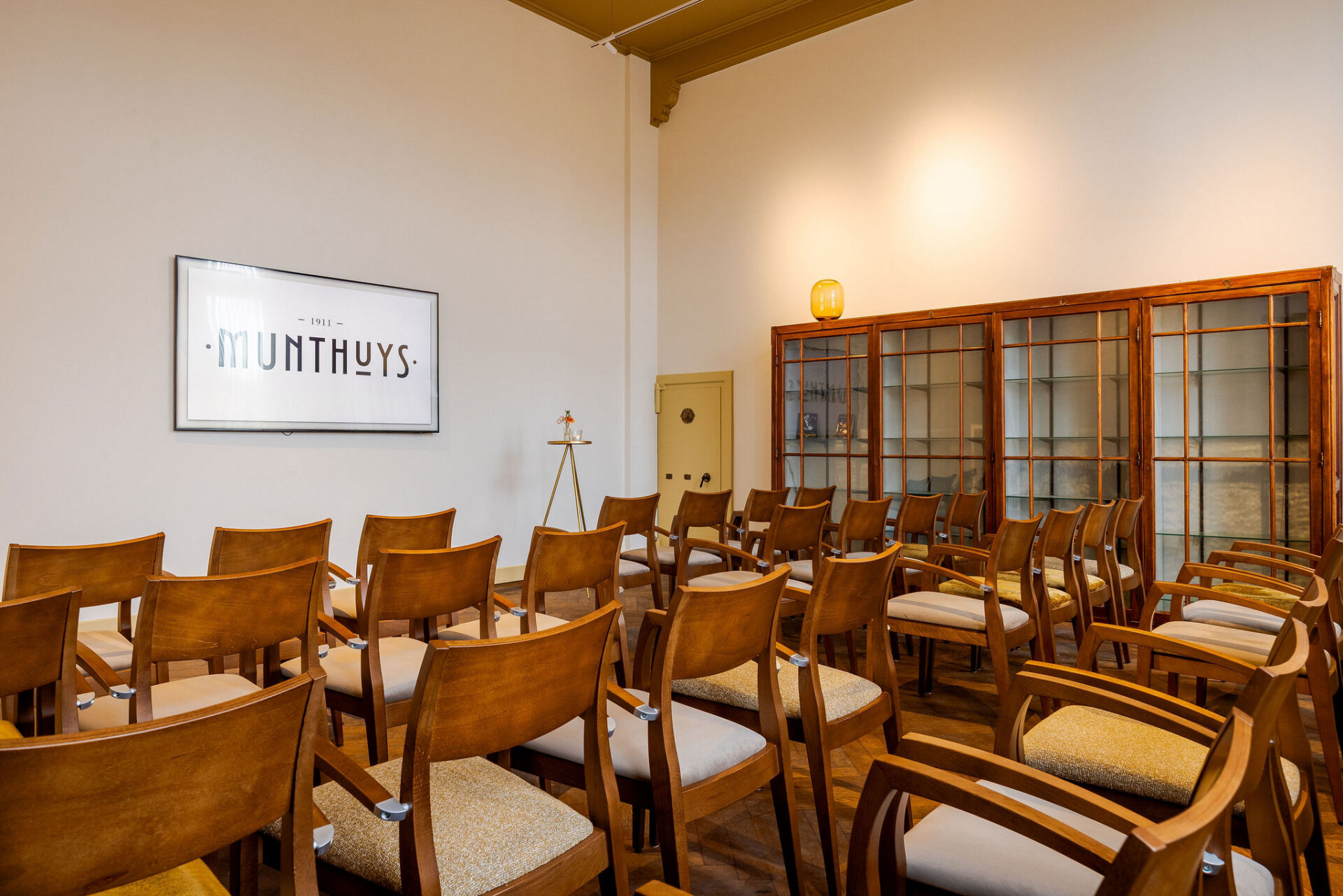 Munthuys Utrecht by Joni Israeli