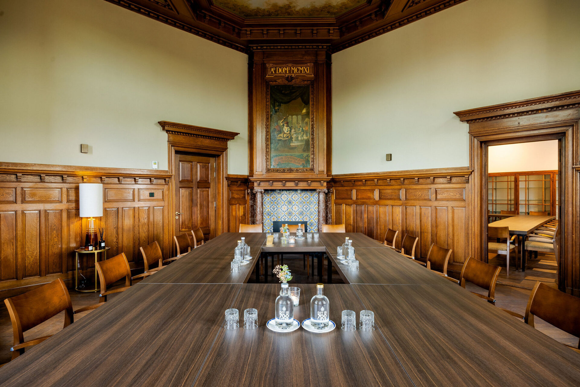 vergaderen in Wilhelmina kamer, een karakteristieke vergaderruimte die goed de historie van het Muntgebouw laat zien