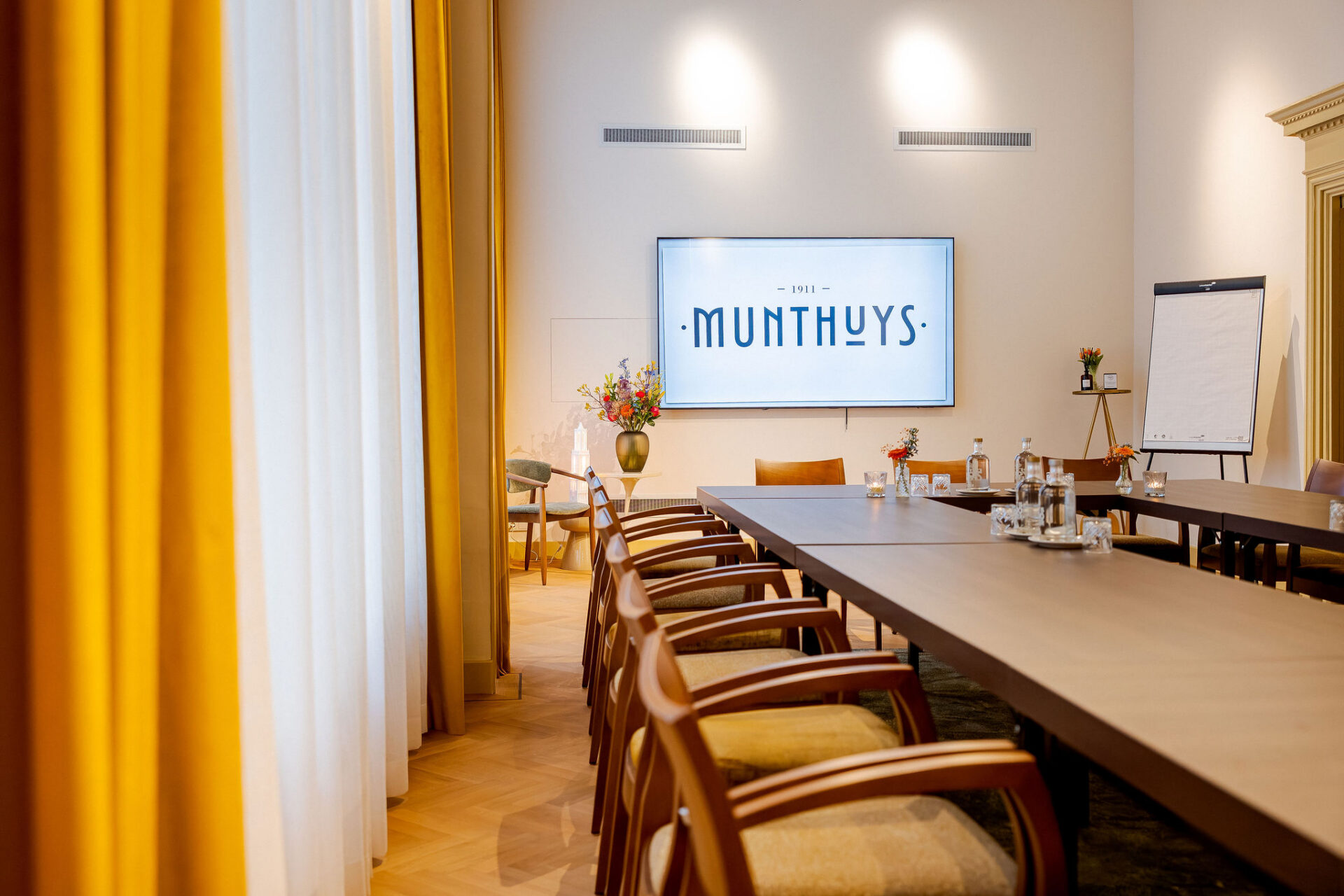 Munthuys Utrecht by Joni Israeli