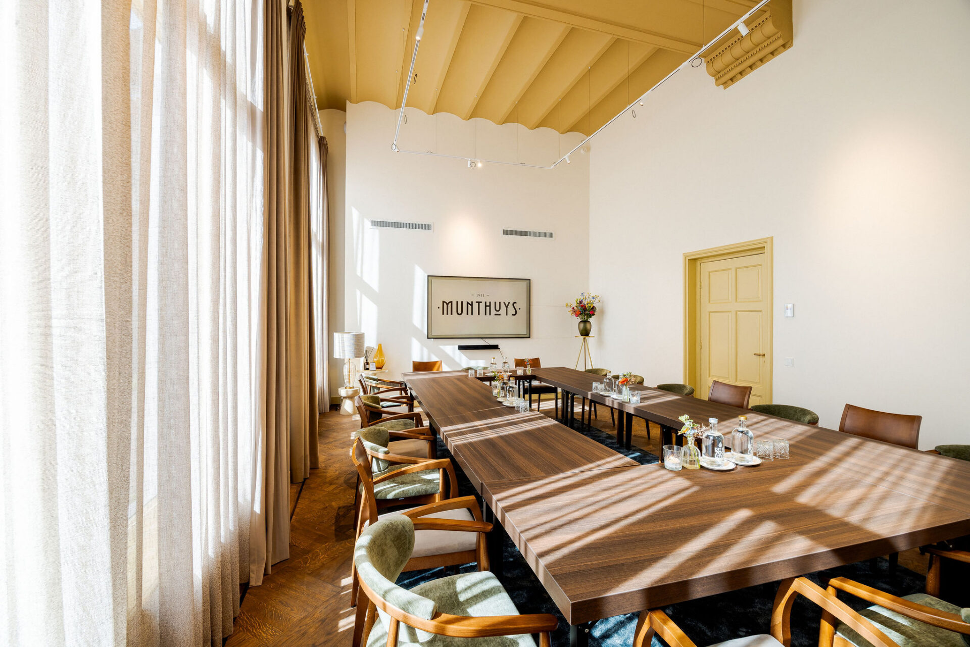 Munthuys Utrecht by Joni Israeli