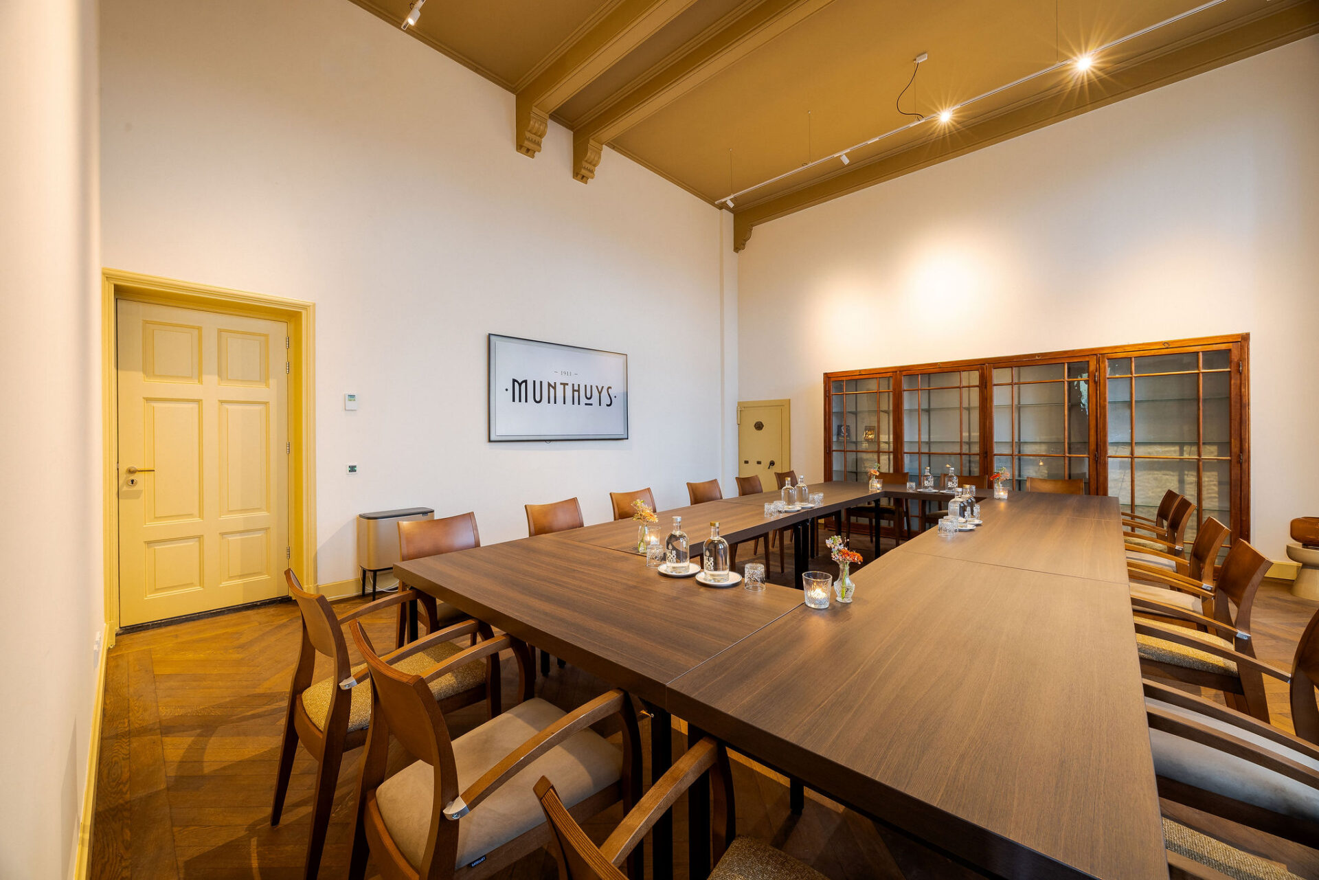 Munthuys Utrecht by Joni Israeli